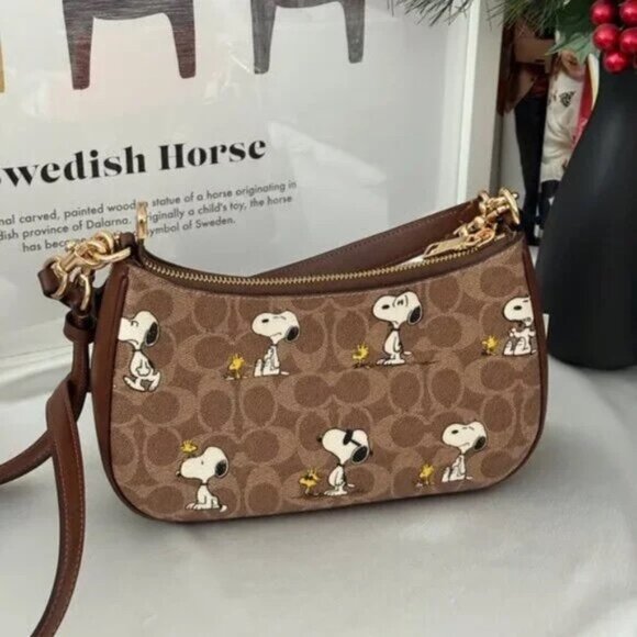 NWT Coach X Peanuts Teri Shoulder Bag In Signature Canvas With Snoopy Print - Picture 2 of 9